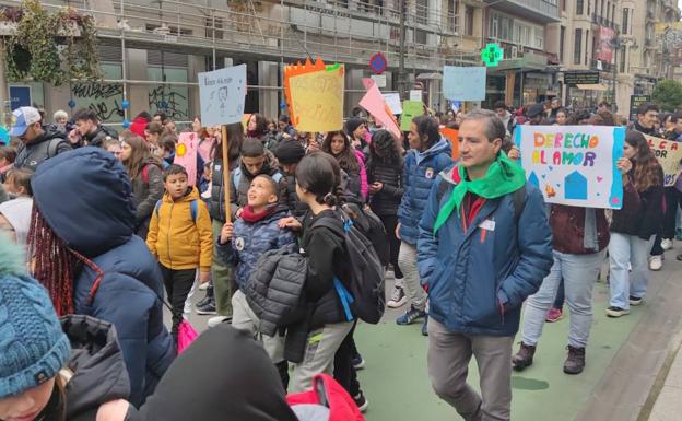 Los niños de León toman la calle por los derechos de la Infancia