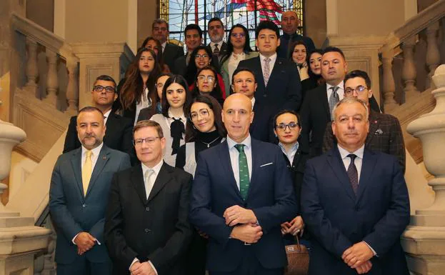 Diez recibe a los participantes en el III Congreso Internacional de Estudiantes de Facultades de Derecho