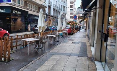 Cs exige retirar las terrazas de bares de las plazas de aparcamiento en León