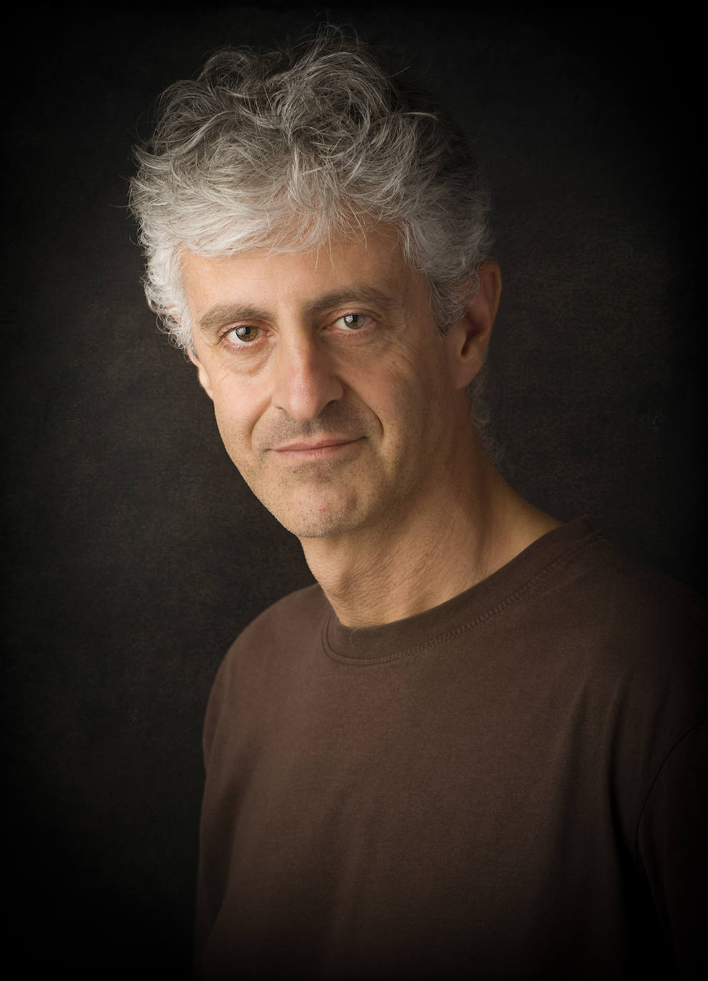 El profesor Fermín Rodríguez Trabado presenta en Ponferrada su segundo libro, 'Primeras personas'