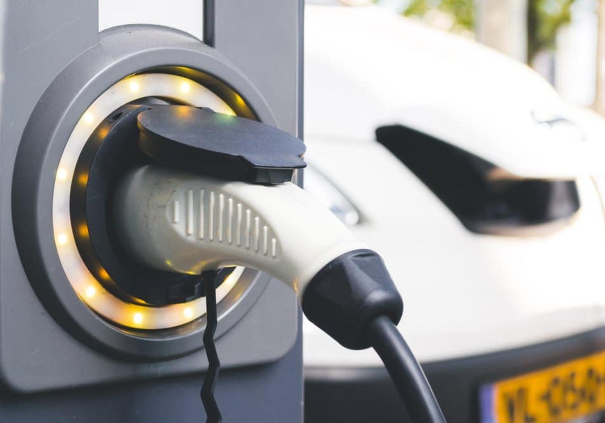 Astara y emovili se unen para instalar puntos de carga para coches eléctricos