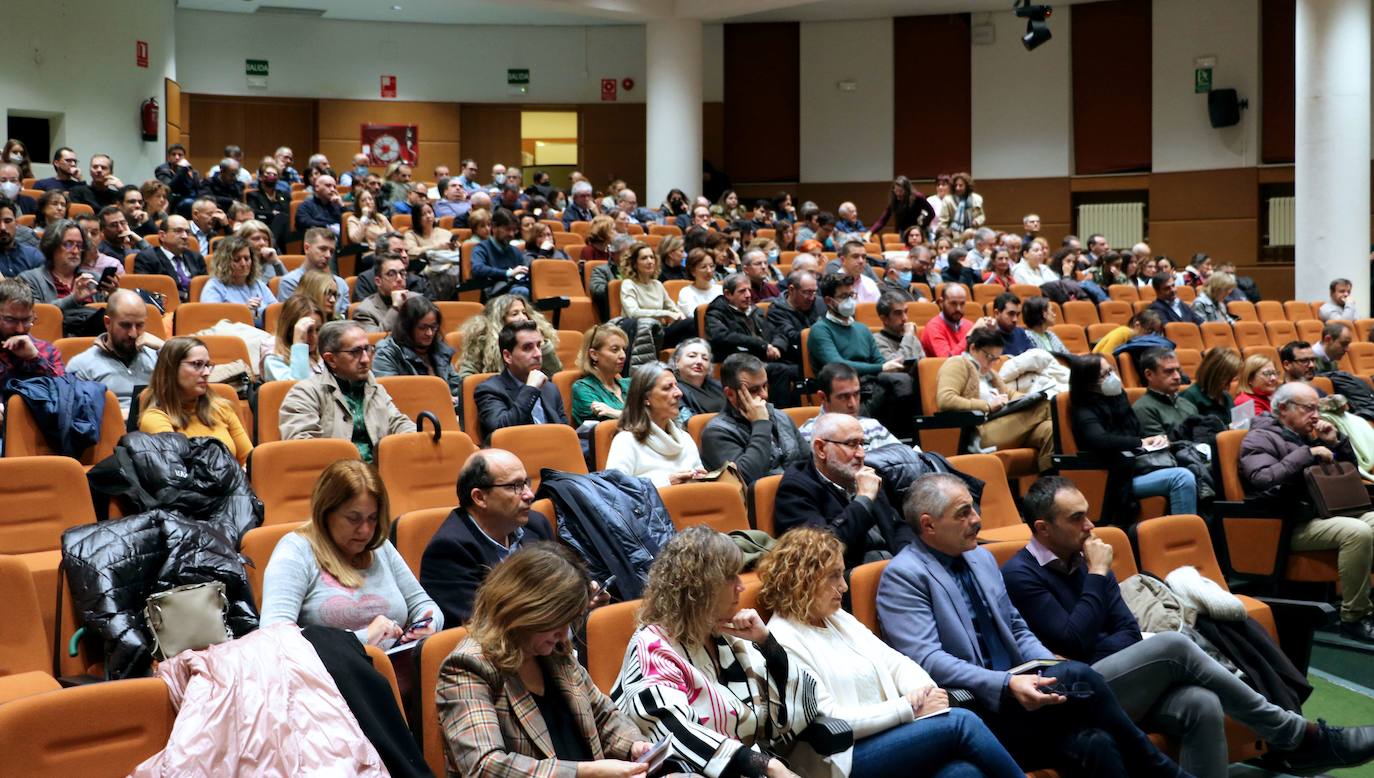 El Claustro de Doctores ratifica los Honoris Causa para Juan José Badiola y José Luis Rodríguez Zapatero