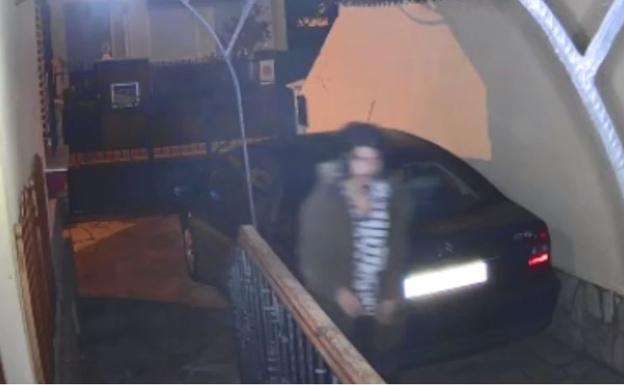 La cámara de seguridad de una vivienda de Pinilla capta a un hombre al que atribuyen varios robos