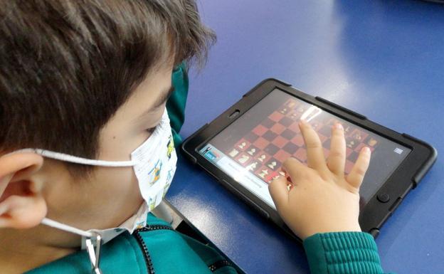 Educación convoca con 300.000 euros las ayudas para la compra de dispositivos digitales