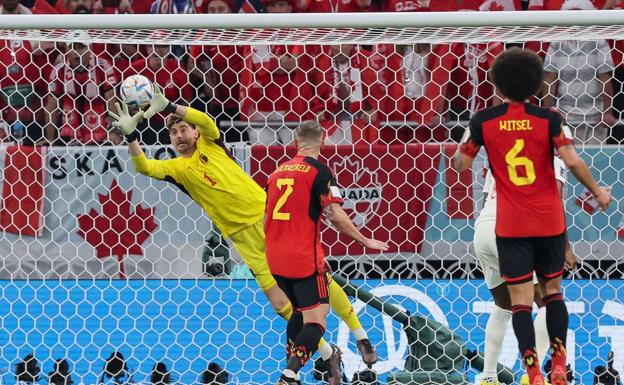 Courtois saca a Bélgica de un lío