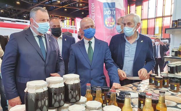 La Feria de Productos de León recupera las actividades, pero no logra superar los 96 productores