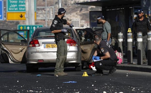 Un doble atentado en Jerusalén causa un muerto y catorce heridos