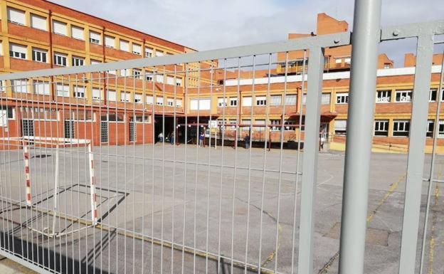El AMPA del colegio Quevedo acusa a Junta y Ayuntamiento de «poner parches» y no «soluciones reales»