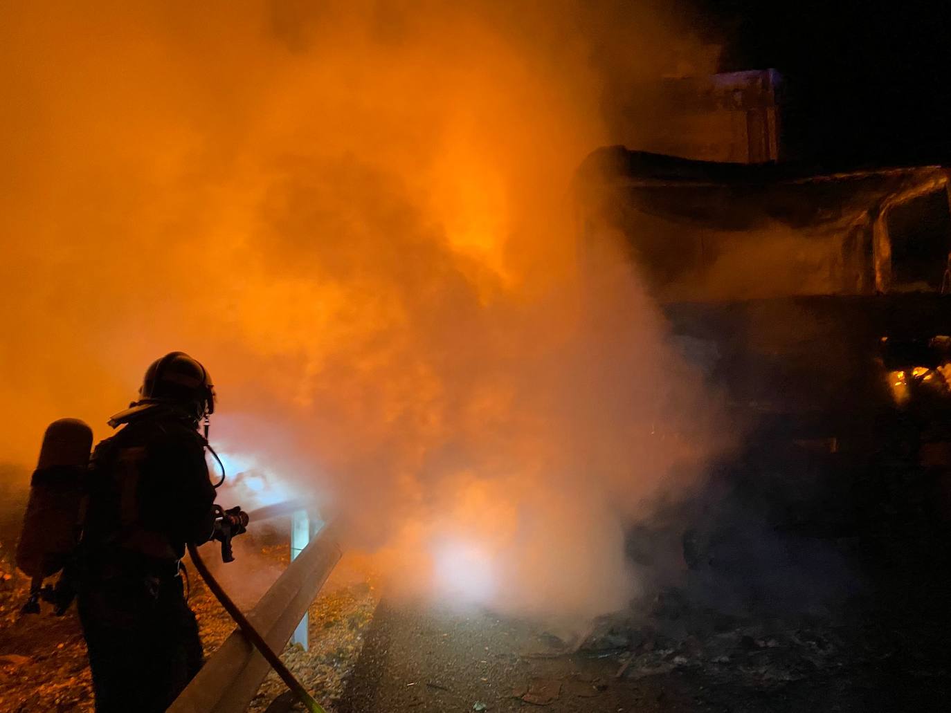 Arde un camión en la A-6