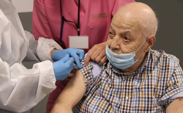 Los sanitarios de León y Bierzo son los que menos se han vacunado contra la gripe en la comunidad