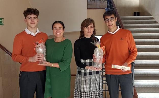El Colegio Divina Pastora celebra el Día del Docente con un acto conmemorativo y un manifiesto