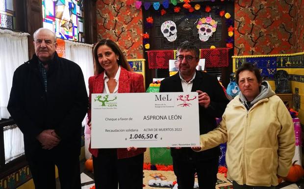 Asprona León recibe la recaudación solidaria del Altar de Muertos del Museo de la Emigración Leonesa