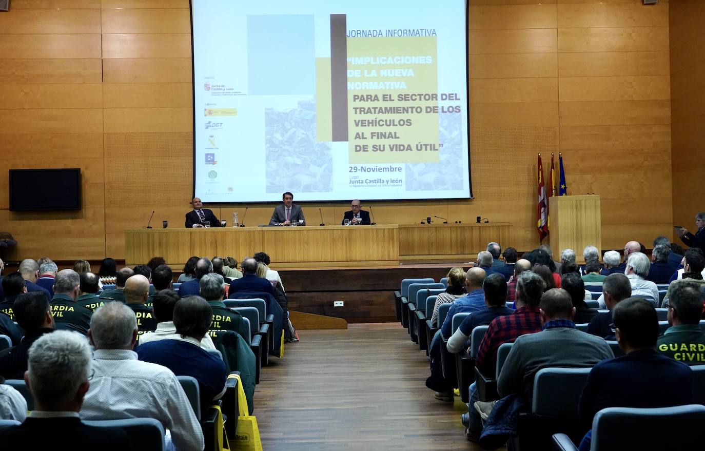 Inauguración de la jornada formativa 'Implicaciones de la nueva ley de residuos al sector de tratamiento de vehículos al final de su vida útil'