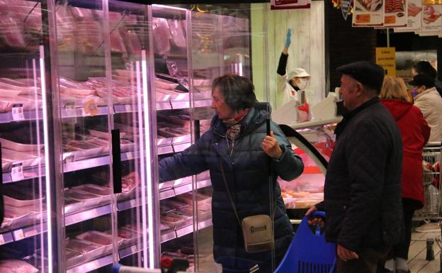 La inflación obliga a los leoneses a adelantar sus compras de Navidad: «La cartera manda sobre el gusto»