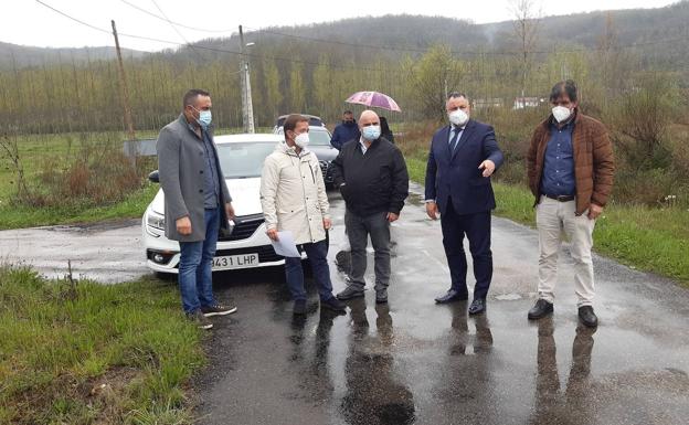 Morán asegura que las obras para ensanchar la carretera de Manzaneda «comenzarán en breve»