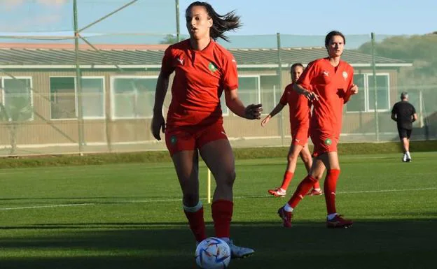 Maryame Atiq: del Veguellina CF a la selección de Marruecos con un objetivo, «el Mundial»