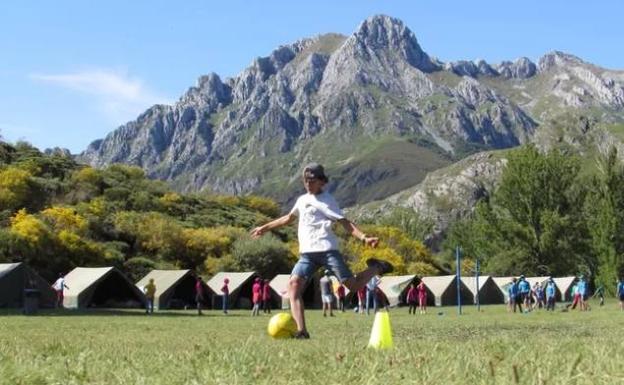 Lanzan un crowdfunding para que el Campamento de Valdelugueros pueda acoger turistas