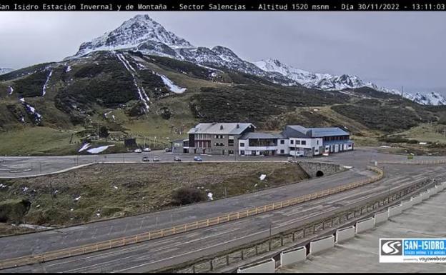 La temporada de esquí arranca en León con las pistas cerradas por falta de nieve y miran al día 9