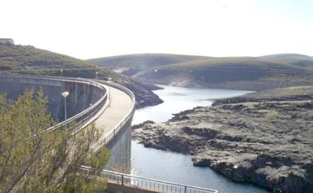 La Junta contrata las obras de adecuación e implantación del plan de emergencia de la presa de Villagatón por 621.000 euros