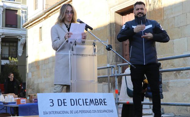 Los leoneses con discapacidad piden bajo el lema 'Déjame contarte' poder llevar una «vida normal»