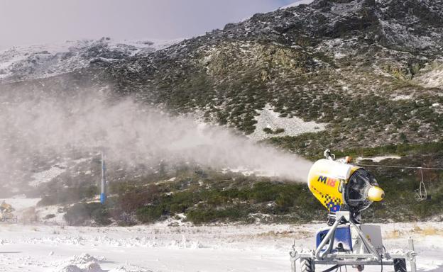 La Diputación espera alcanzar los niveles de nieve adecuados y abrir «este martes» las estaciones de esquí