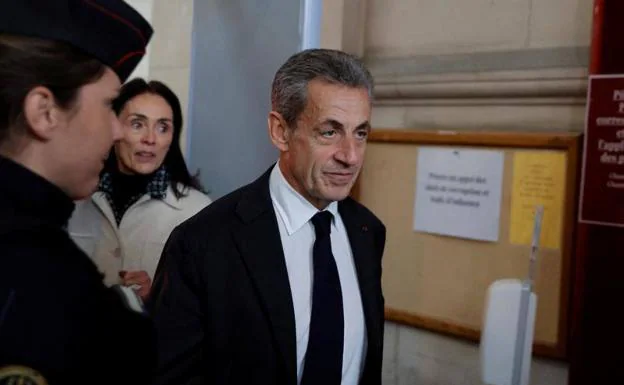 «Nunca he corrompido a nadie», dice Sarkozy, de nuevo en el banquillo de los acusados