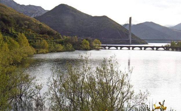 Los embalses de León crecen hasta el 35% de su capacidad, pero aún están lejos del nivel del año anterior