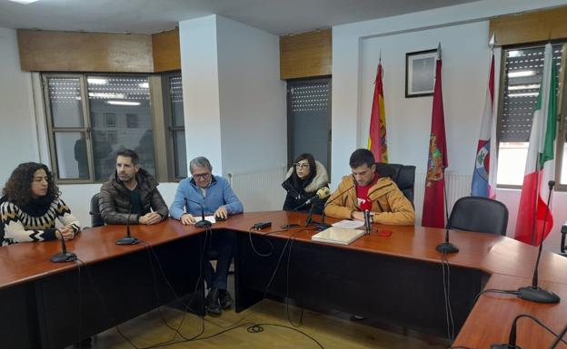 Cacabelos celebra el primer pleno para volver a recuperar la normalidad, con la renuncia de los ediles del PSOE