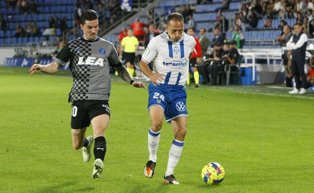 El Tenerife deja al Alavés sin liderato