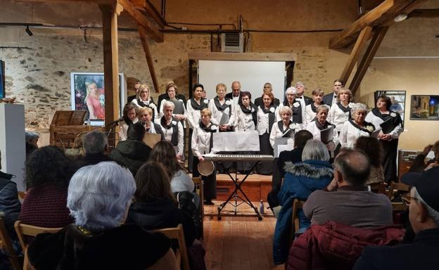 Val de San Lorenzo despierta la Navidad con un concierto y el encendido del Belén