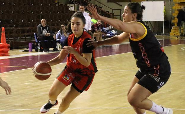 Capellán impone su ley ante el Sevilla FEM