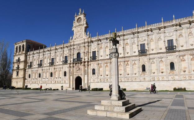 Turismo de León organiza una visita guiada a San Marcos para colaborar con la Asociación de Esclerosis Múltiple