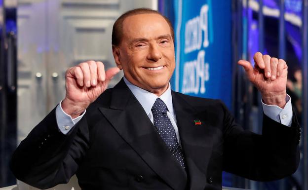 Berlusconi promete «un autobús de putas» a los jugadores de su equipo de fútbol