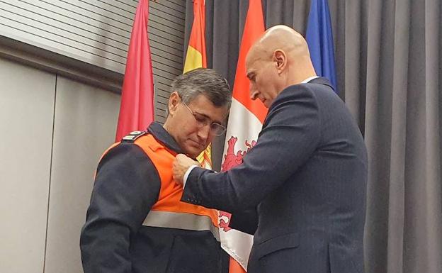 León rinde homenaje a sus voluntarios de Protección Civil con cuatro medallas y dos condecoraciones