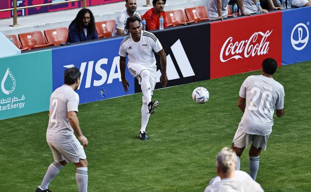 Karembeu: «Argentina hará todo para que Messi sea campeón»