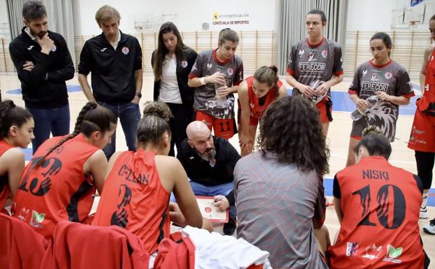 BF León pone a prueba la racha de Almería