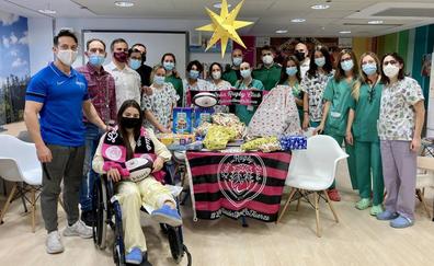 León Rugby Club entrega sus juguetes a los niños ingresados en Pediatría del Hospital de León