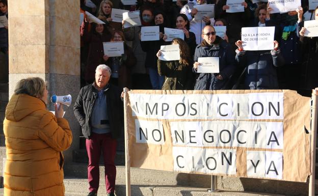 Los funcionarios de justicia vuelven a concentrarse frente al juzgado de León tras «no obtener respuestas» a sus reivindicaciones