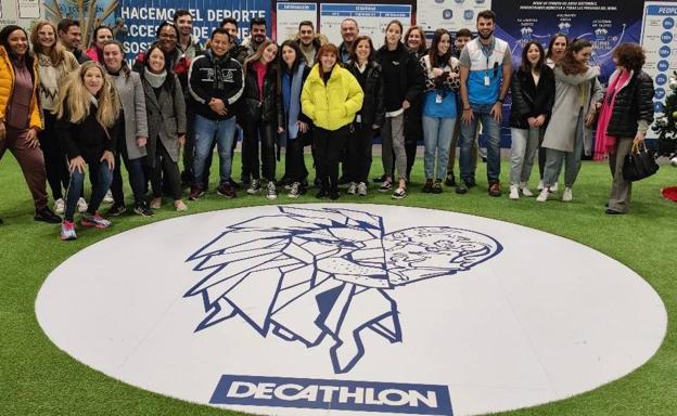 Alumnos del máster en Gestión de Riesgos Laborales de la ULE visitaron las instalaciones de Decathlon