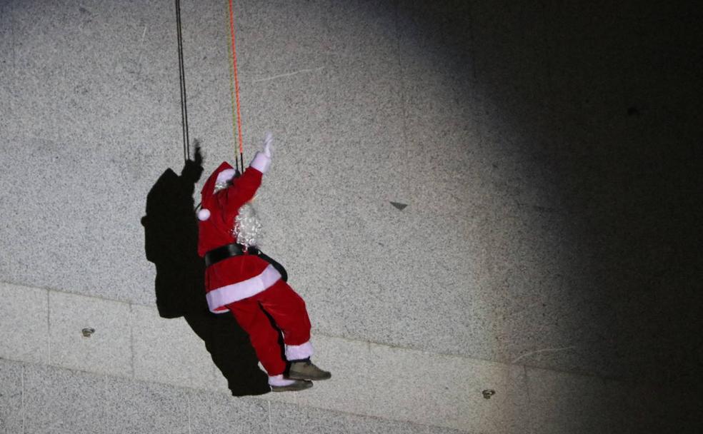 Papá Noel llega a León desde el cielo