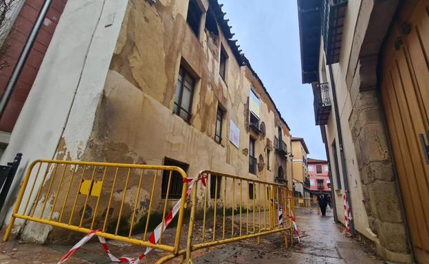 IU pide una actuación urgente en la calle Dámaso Merino y culpa al Ayuntamiento del derrumbe