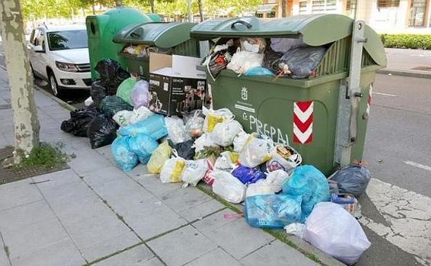 La falta de acuerdo lleva a León a una huelga de basura desde este miércoles y en plena Navidad