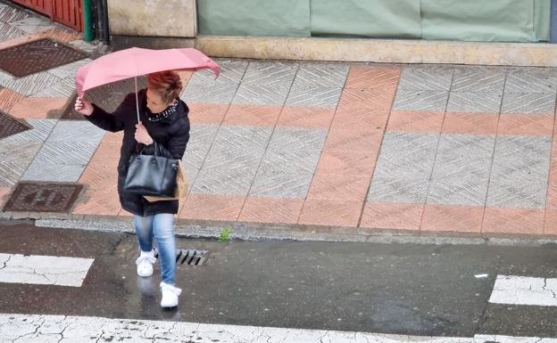 Las lluvias preludian el invierno este martes en León