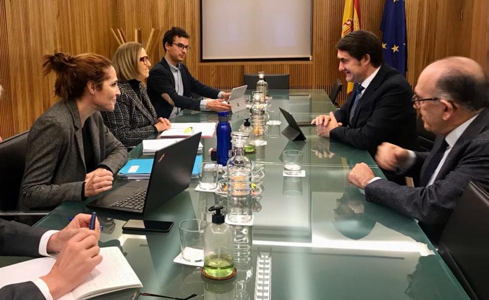 Junta y CHD acuerdan crear un grupo de trabajo para reducir el riesgo para la fauna en los canales