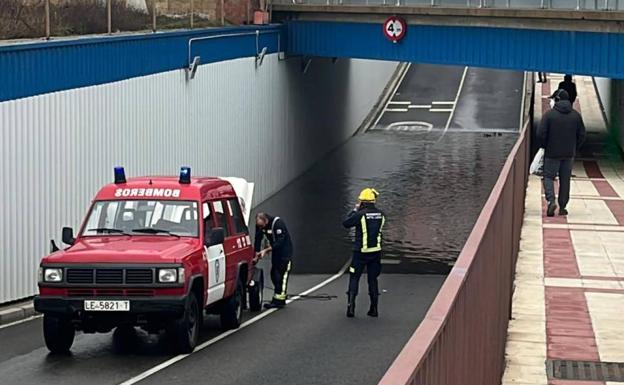 IU de San Andrés exige una solución a Adif para que solucione las inundaciones de la calle Príncipe