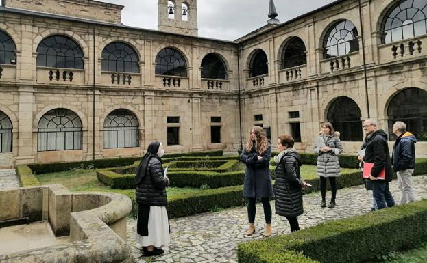 La delegación de la Junta invierte 42.176 euros en la espadaña de la iglesia de San Miguel de las Dueñas