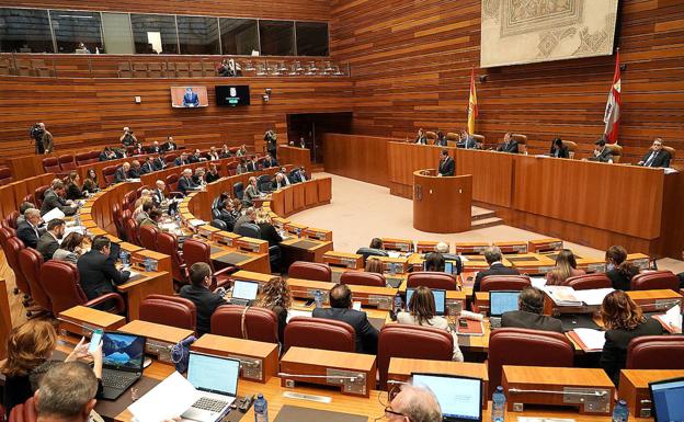 El PSOE exige «corregir» el «atentado» contra el Diálogo Social y Vox habla de «chantaje» y gasto «superfluo»