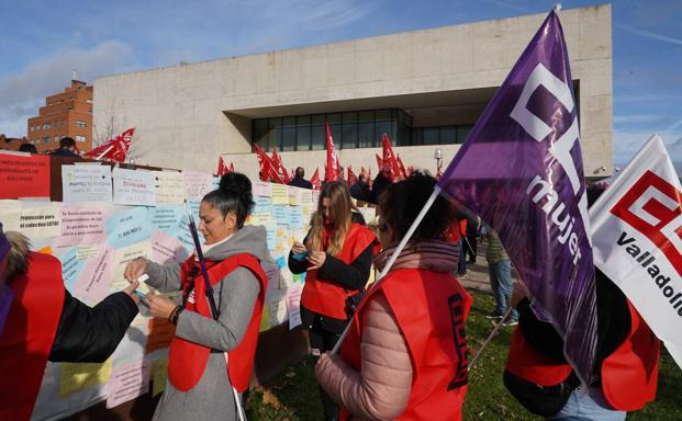 UGT y CCOO rodean las Cortes y exigen al PP que vuelva a la «centralidad» y que cese a los consejeros de Vox o convoque elecciones