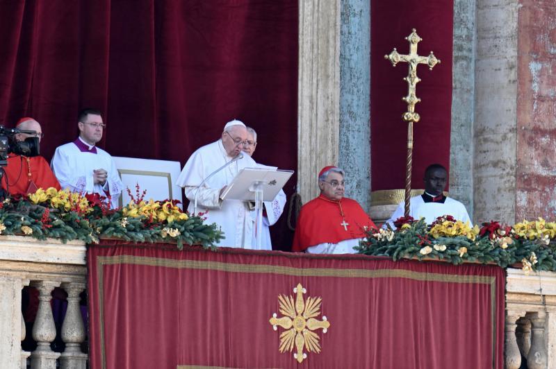 El Papa denuncia la «carestía de paz» durante su mensaje navideño