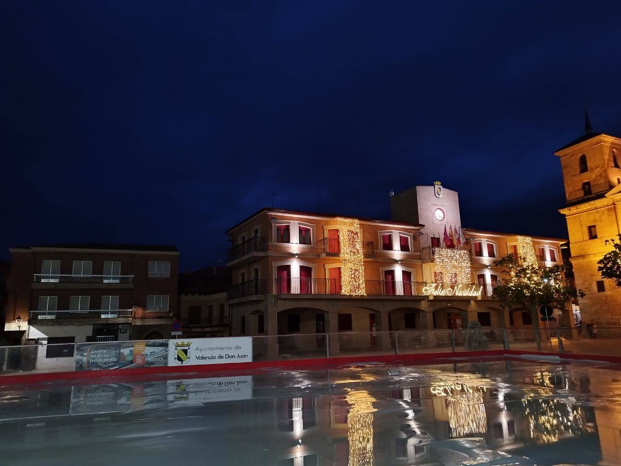 Abre la pista de hielo en Valencia de Don Juan